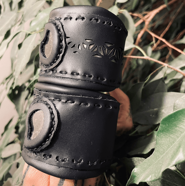 Manchette black ammonite